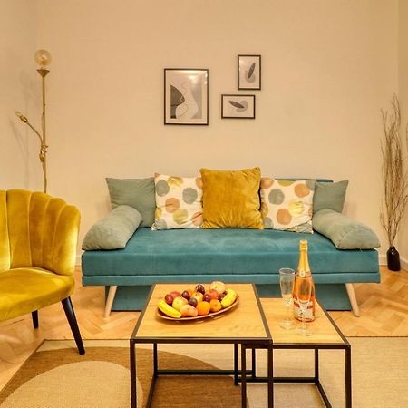 Quito Apartment - Stylish & Quiet ブカレスト エクステリア 写真